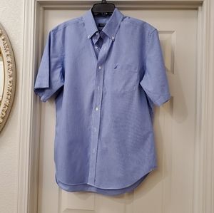 Nautica Mens shirt is size Large